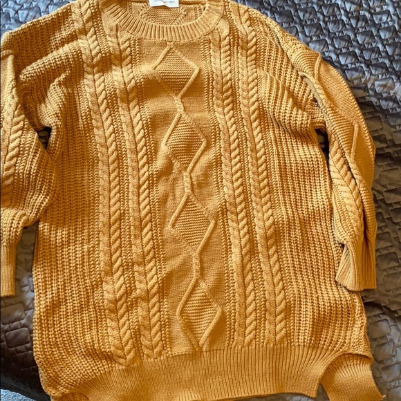 Goodnight Macaroon ‘Rowena’ Knitted Sweater - Picture 2 of 3